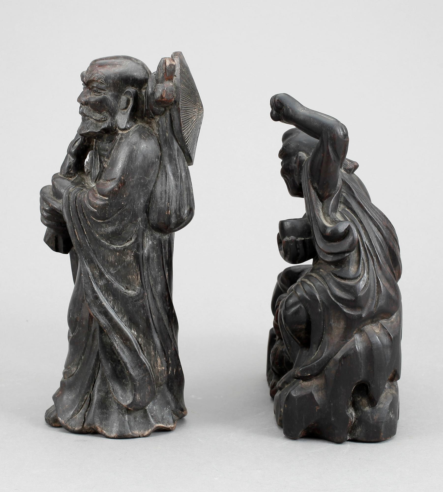 FIGURER, 2 st, trä, Kina, modern tillverkning.