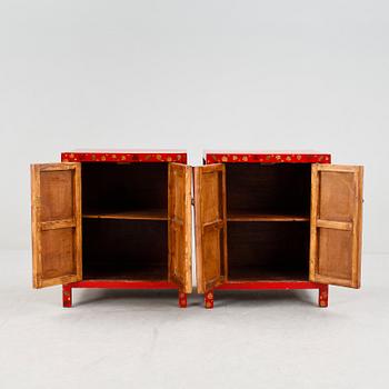 SKÅP, ett par. Kina. 1900/2000-tal.