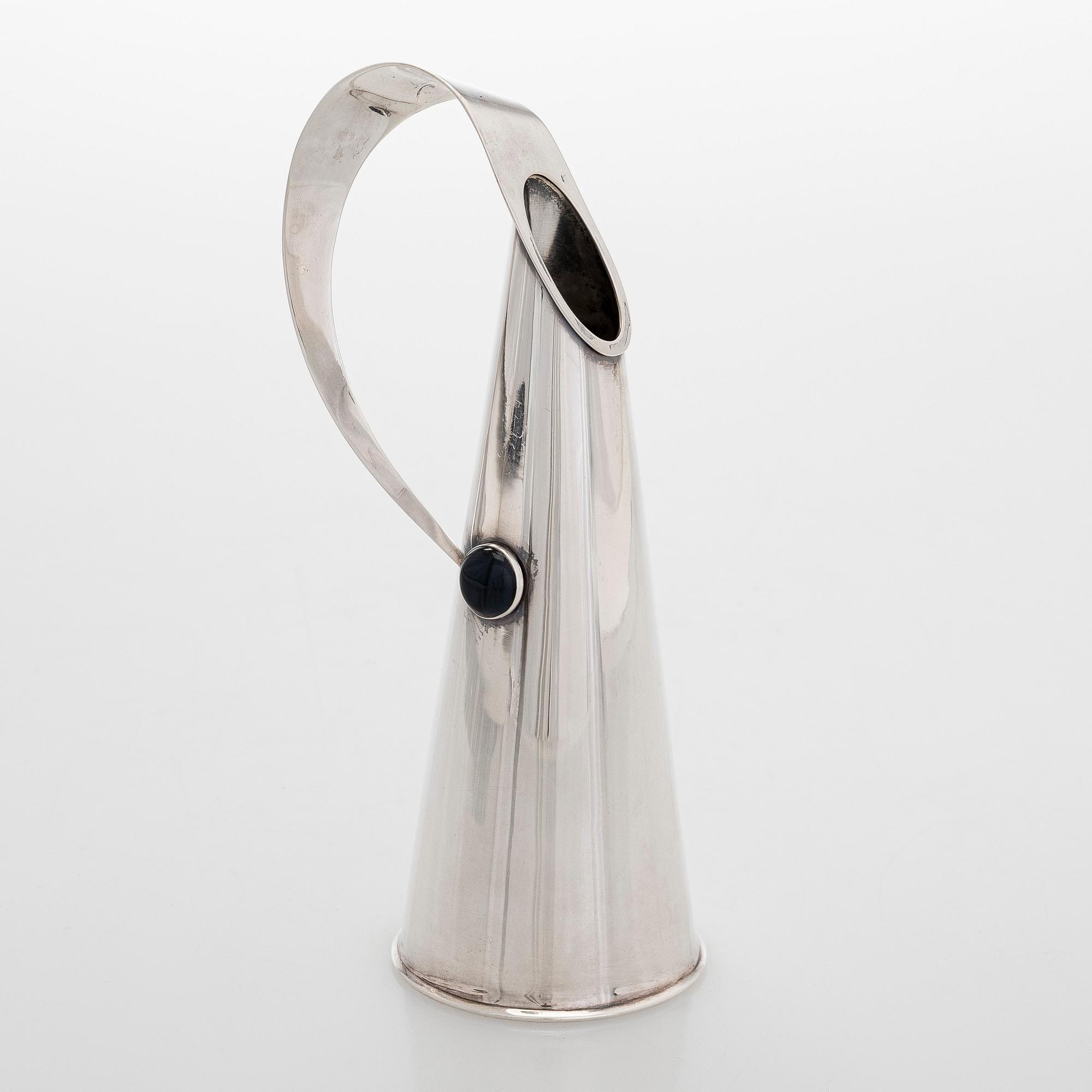 Vas, silver med slipad sten, Turun Hopea, Åbo 1962.