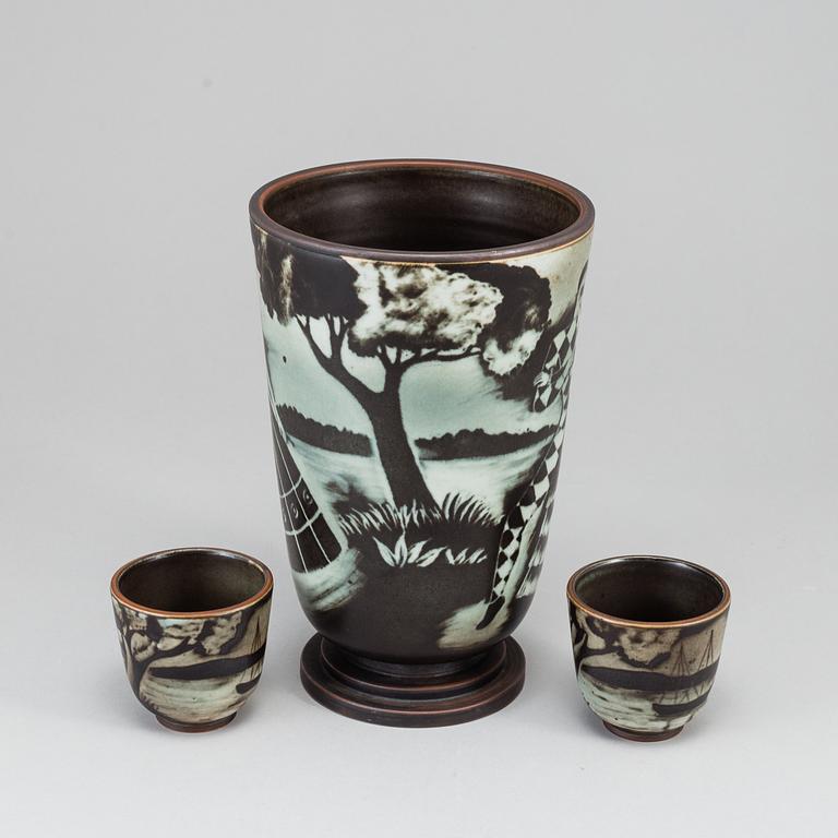 GUNNAR NYLUND, vas samt 2 koppar "Flambé", Rörstrand 1930-40-tal.