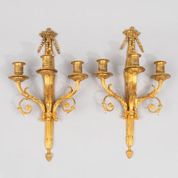 A pair of wall lights, Louis XVI style, end of the 19th Century.