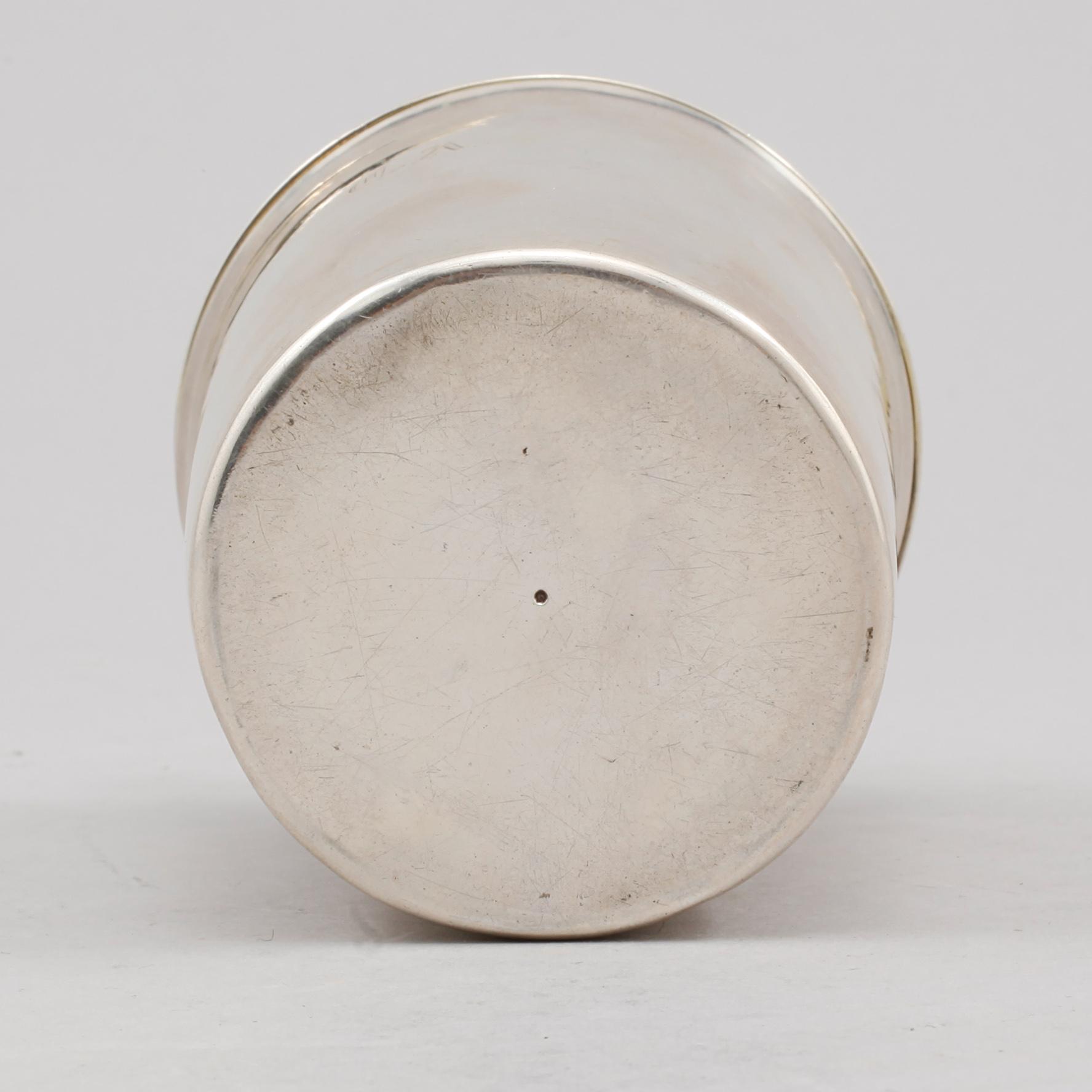 BÄGARE MED LOCK, silver, Gustaf Folcker, Stockholm, 1837. Vikt 200 gram.