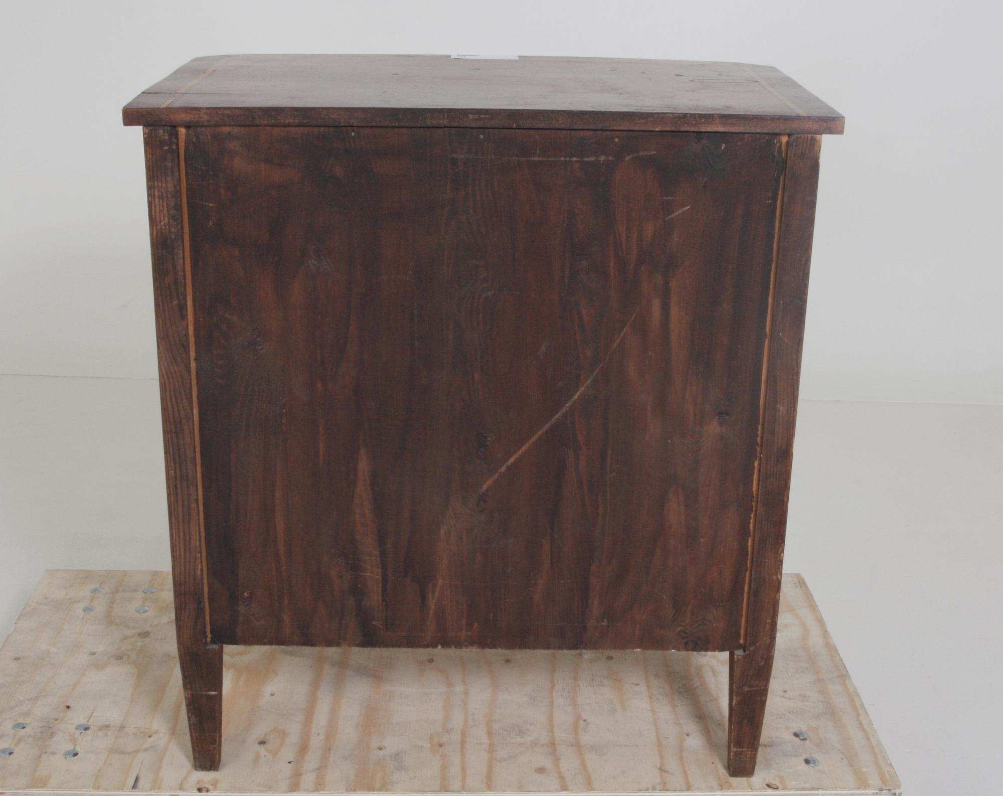 BYRÅ, gustaviansk stil.