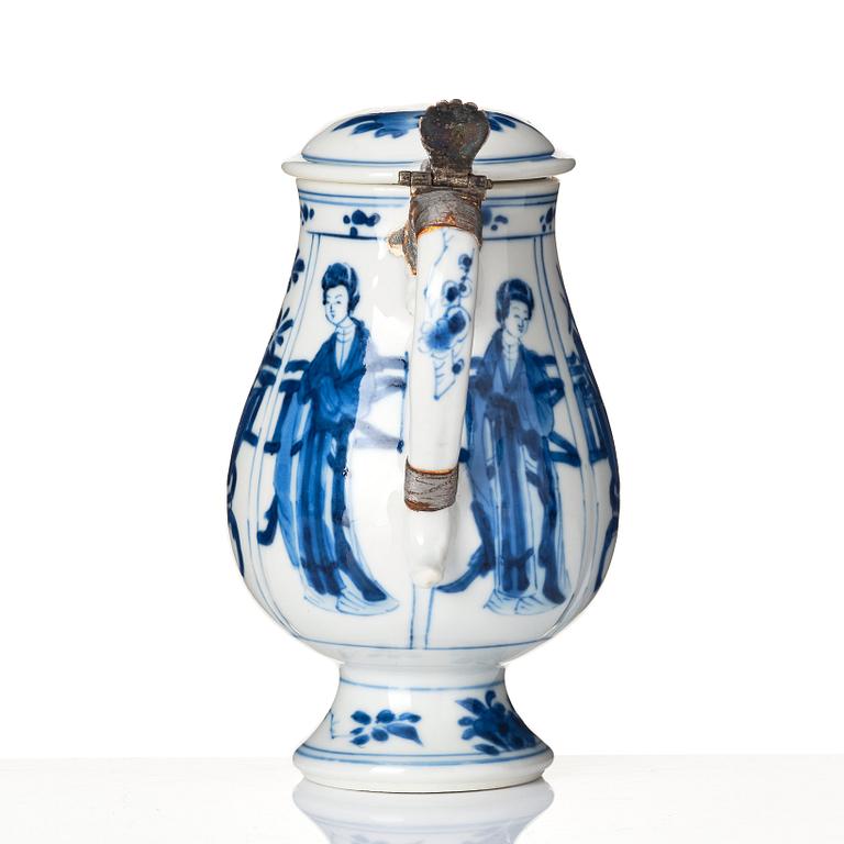 Senapskanna med lock, porslin. Qingdynastin, Kangxi (1662-1722).