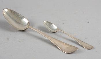 MATSKEDAR samt TESKEDAR, 24 delar, silver, 1855-97. Vikt 830 gr.