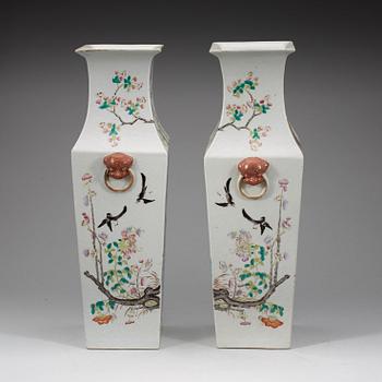 A pair of famille rose vases, Qing dynasty, late 19th Century.