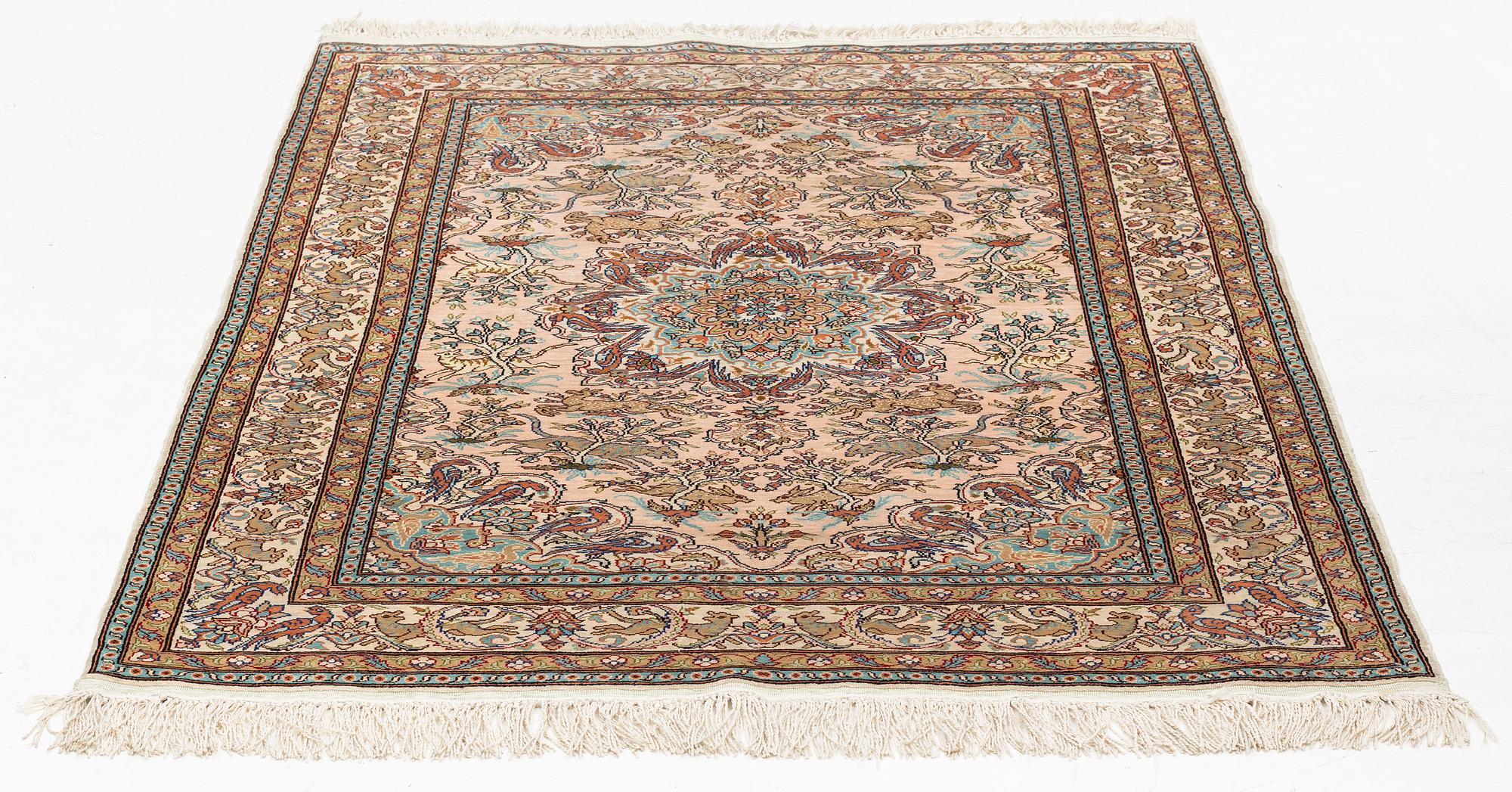 Matta, Turkisk silke, ca 133 x 101 cm.