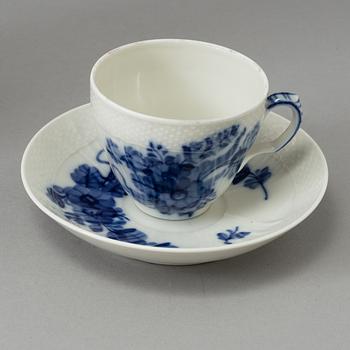 A Royal Copenhagen 'Blå Blomster' coffee and dinner service, 27 pices.