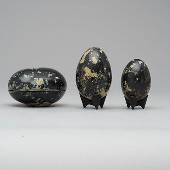A set of two Hans Hedberg faience eggs and a box, Biot, France.