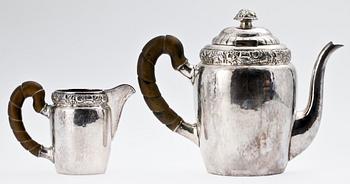 KAFFEKANNA SAMT GRÄDDKANNA, silver, jugend, Stockholm 1924. Tot vikt ca 910 gram.