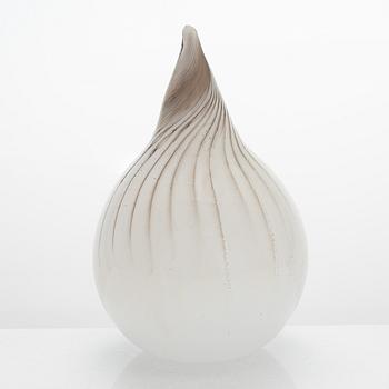 Oiva Toikka, a glass sculpture signed O. Toikka Nuutajärvi, Kotiliesi 2004.