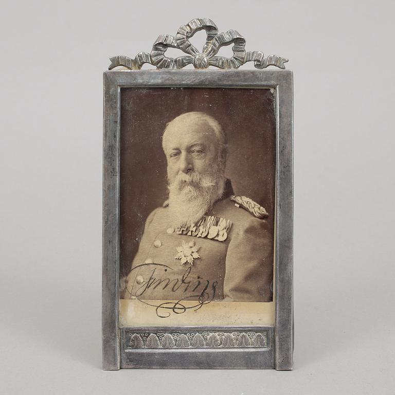 KUNGLIGT FOTOGRAFI MED AUTOGRAF, egenhändigt signerat av Frederick I av Baden.