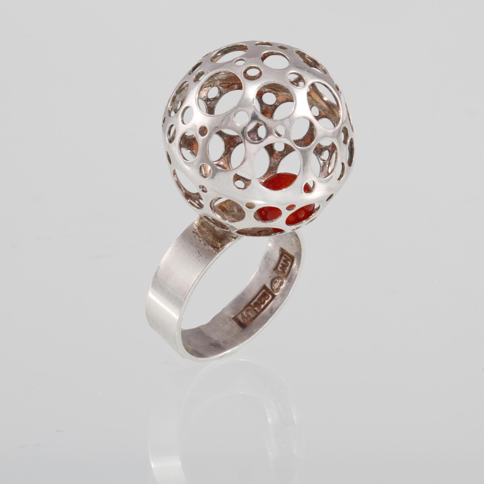 RING, sterlingsilver, Liisa Vitali, N.Westerback, Helsingfors, 1973. Vikt 4,4 gram.