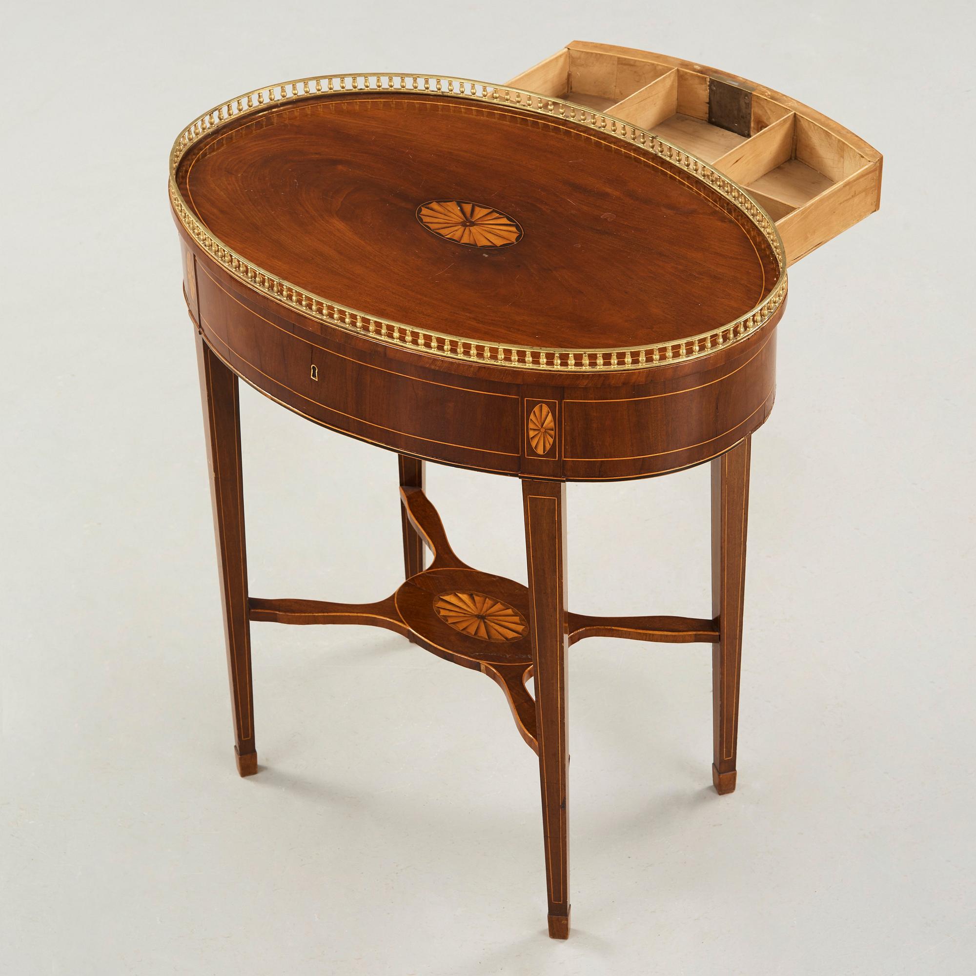 BORD. Sengustavianskt, omkring år 1800.
