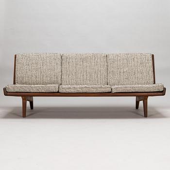 Carl Gustaf Hiort af Ornäs, a mid-20th century 'Studio' sofa for Puunveisto Oy - Träsnideri Ab.