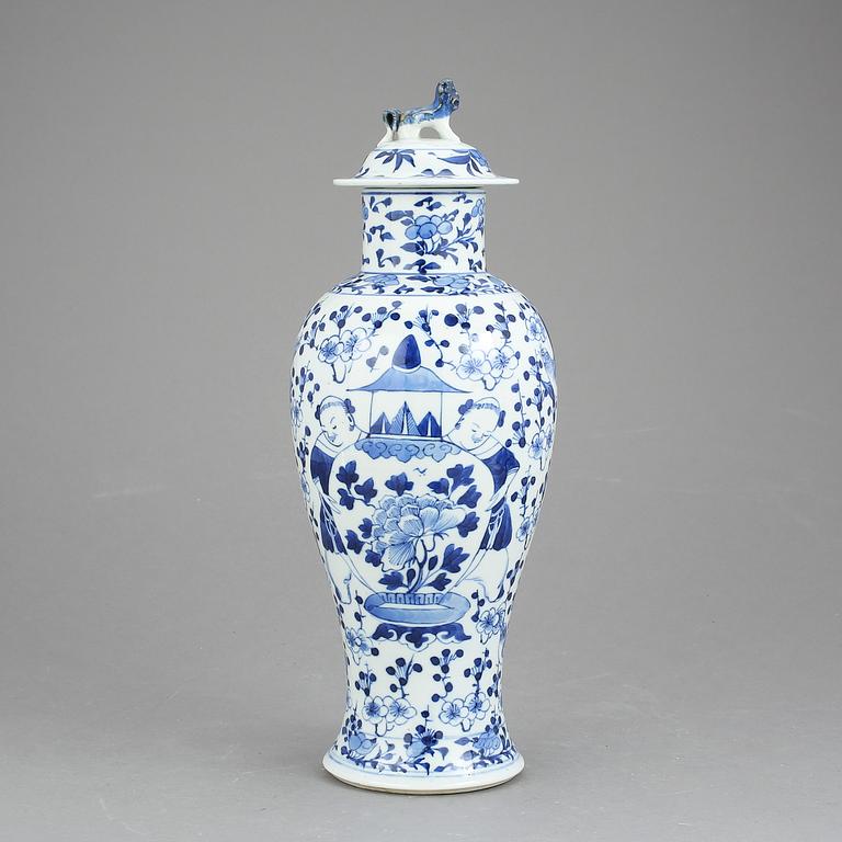 LOCKURNA, porslin, Kina. Modern tillverkning.