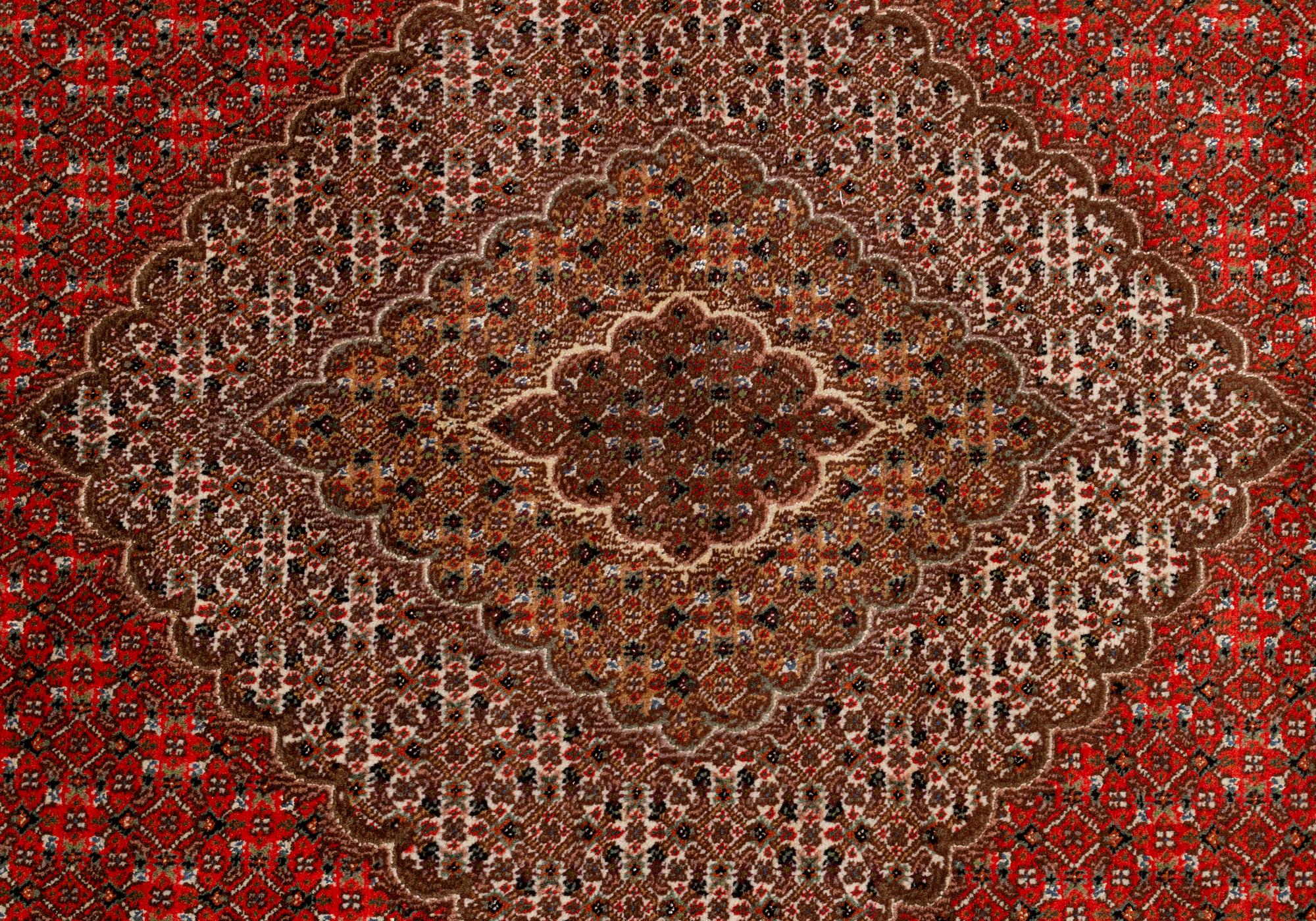 A carpet, Tabriz, part silk, 40-50 Radj, ca 300 x 195 cm.