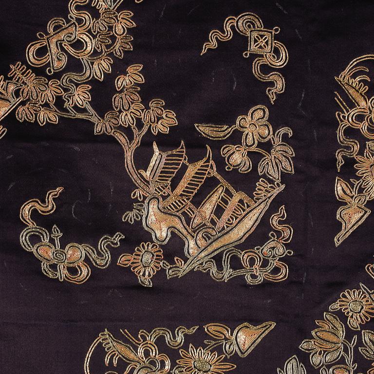 BRODERI, siden Kina, 145x75 cm, 1900-talets första hälft.
