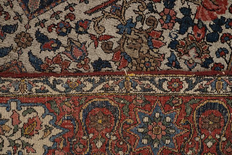 Rug, semi-antique Bakhtiari ca 208 x 126 cm.