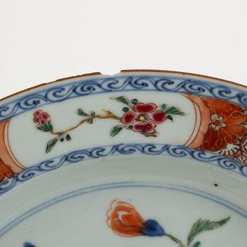 A group of six Chinese famille rose porcelain plates, Qing dynasty, 18th century.