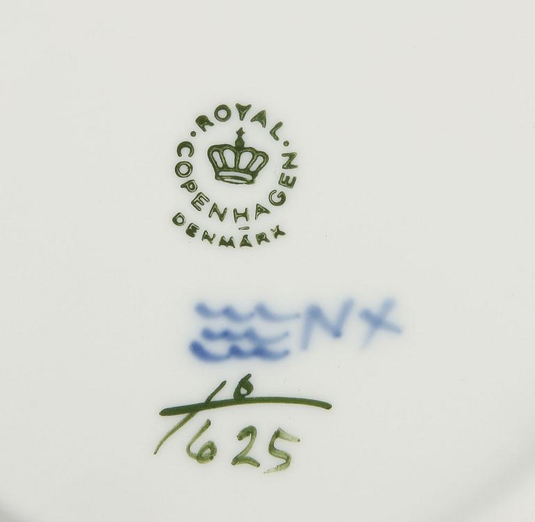 KAFFESERVIS, 35 delar, porslin, "Blå blomst", Royal Copenhagen.