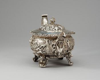 An English teapot, London 1820s.