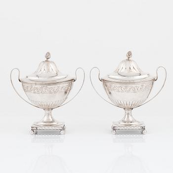 A pair of Swedish silver sugar bowls, marks of Gustaf Möllenborg, Stockholm 1898.