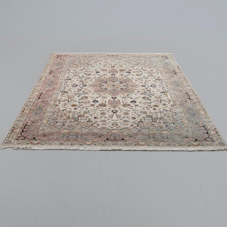 Carpet, Tabriz, 303 x 203 cm.