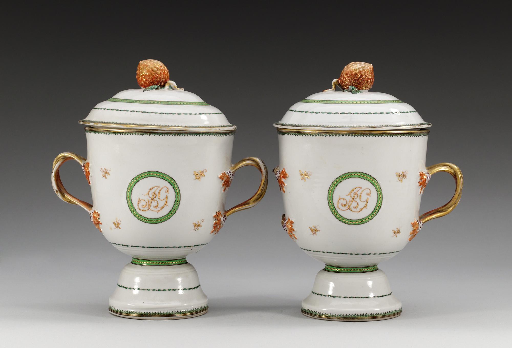 URNOR med LOCK, ett par, kompaniporslin. Qing dynastin, Jiaqing (1796-1820).