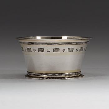 A Wiwen Nilsson sterling 'byzantine' bowl, Lund 1959.