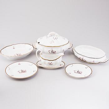 A 16-pcs set of 1930s-1940s 'Diana' tableware from Arabia, Finland.