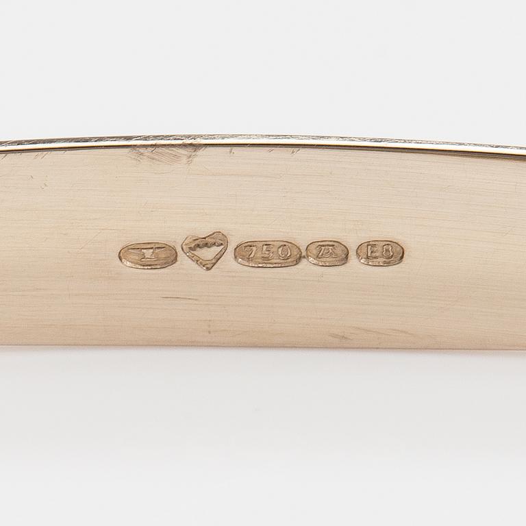 Elis Kauppi, An 18K white and yellow gold bracelet with a sapphire and diamonds. Kupittaan kulta, Turku 1982.
