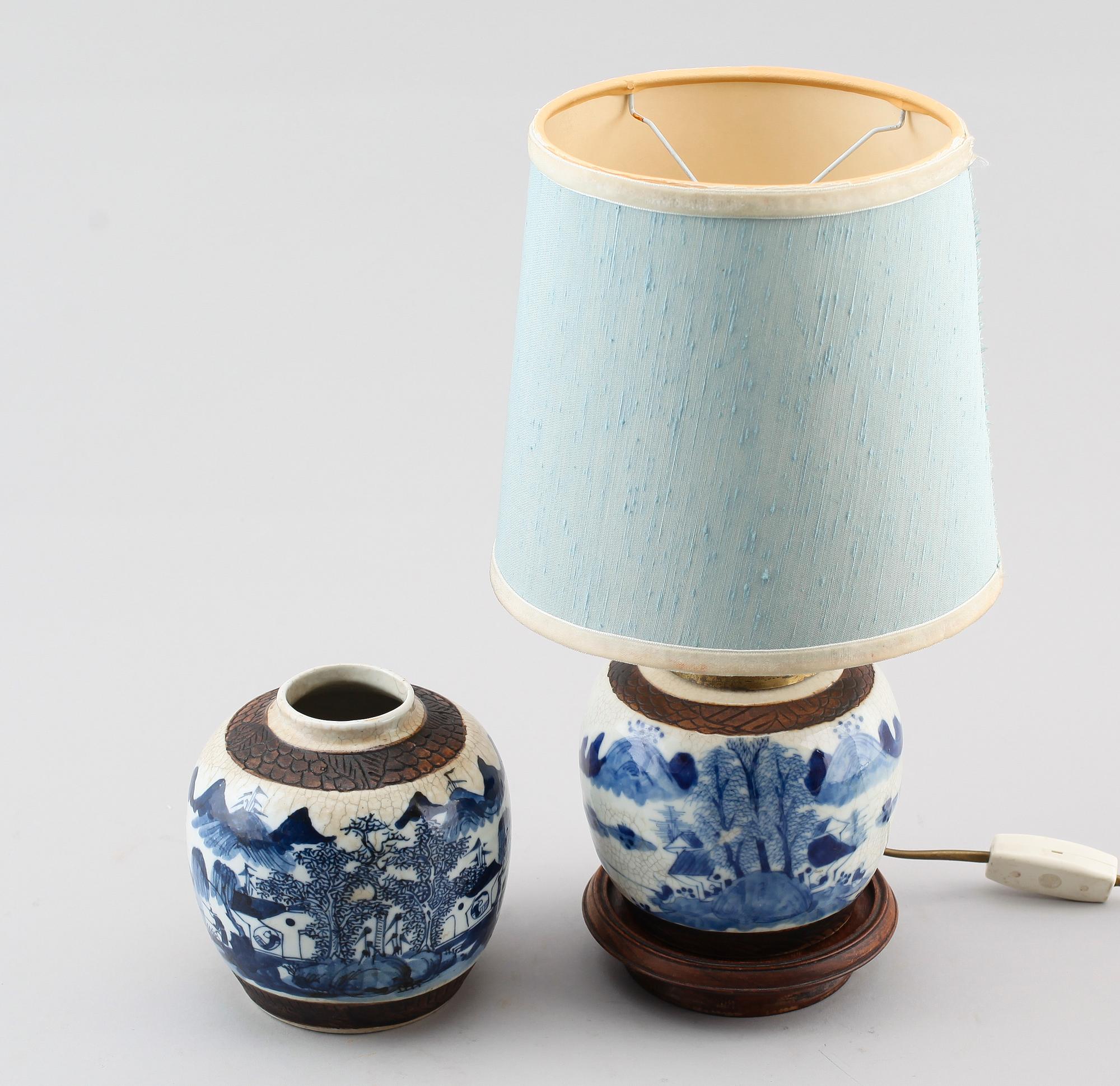 BORDSLAMPA SAMT BOJAN, porslin, Kina, 1800-tal.