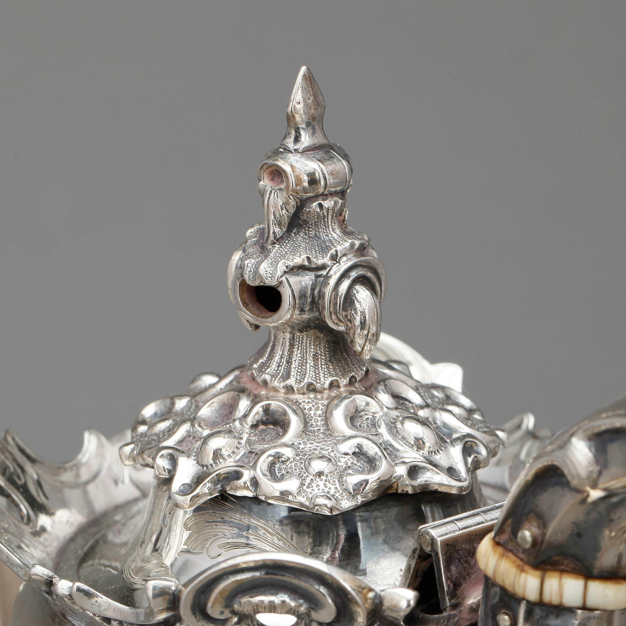 KAFFEKANNA och GRÄDDKANNA, silver, nyrokoko, bla G. Möllenborg, Stockholm 1864, vikt ca 1229 g.