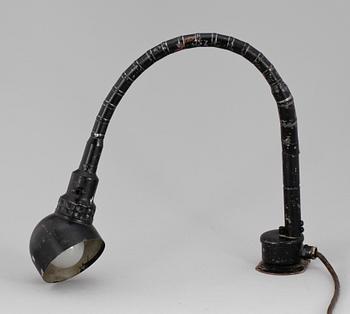 BORDSARMATUR. Industrilampa Brottby Mek Verkstads A B Mölndal 1900-talets första hälft.