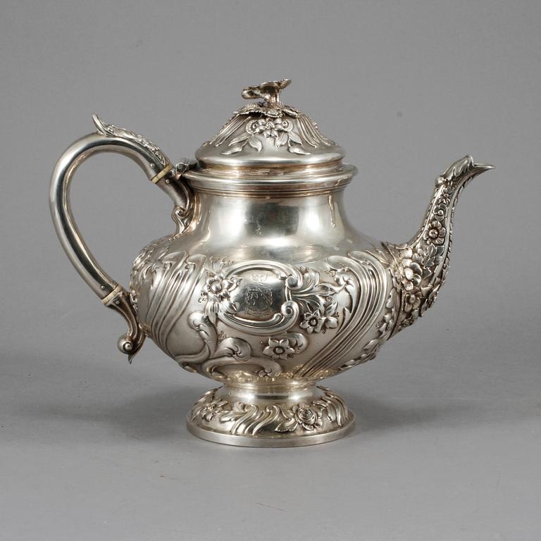 KANNA, silver, oidentifierad mästare J.A, London, England, 1852. Vikt 903 gram.