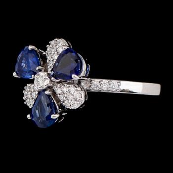 RING, 14K vitguld, safirer och diamanter. Vikt ca 4 g.