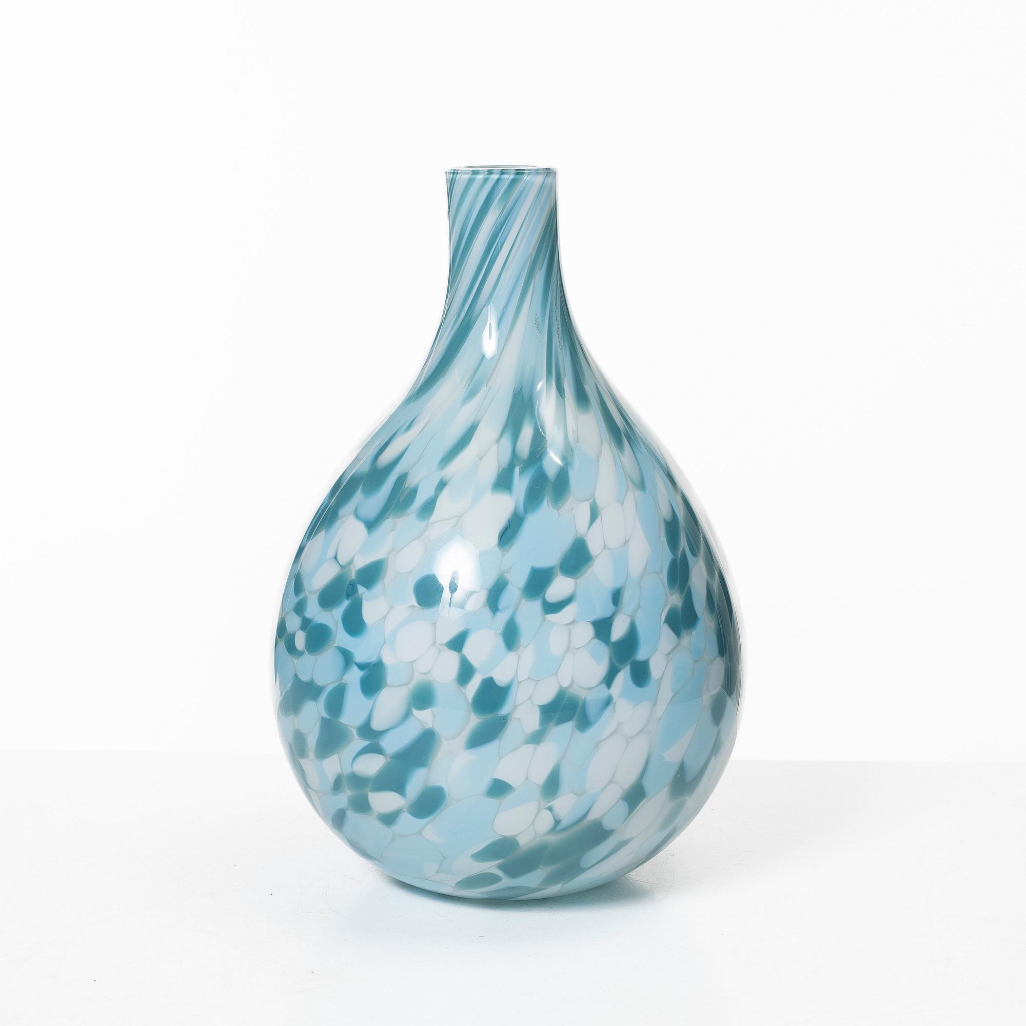 Ann Wåhlström, a glass vase.