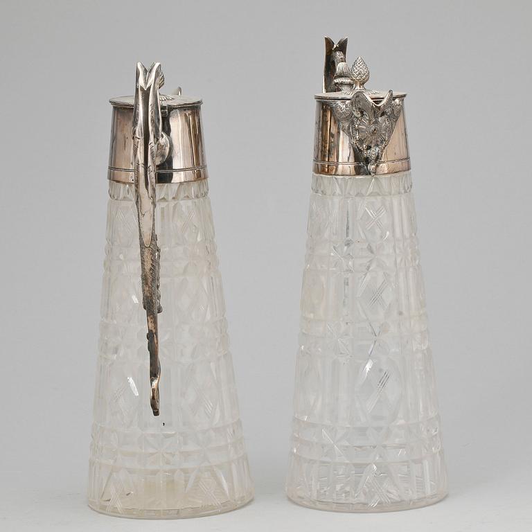 KANNOR, ett par, nysilver, glas, 1900-talets början.