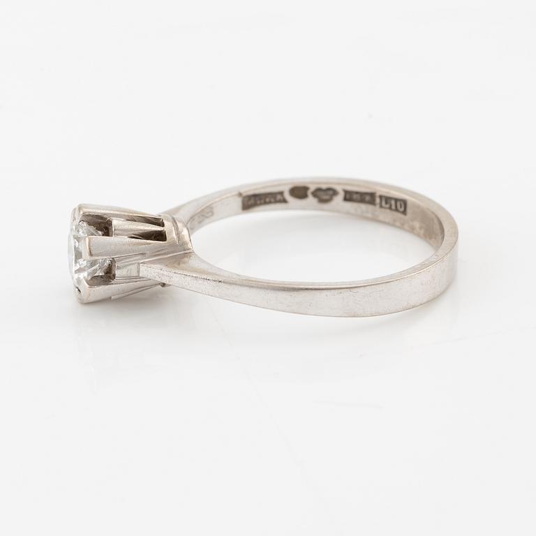 Ring, 18K white gold with brilliant-cut diamond, 0.55 ct according to engraving.