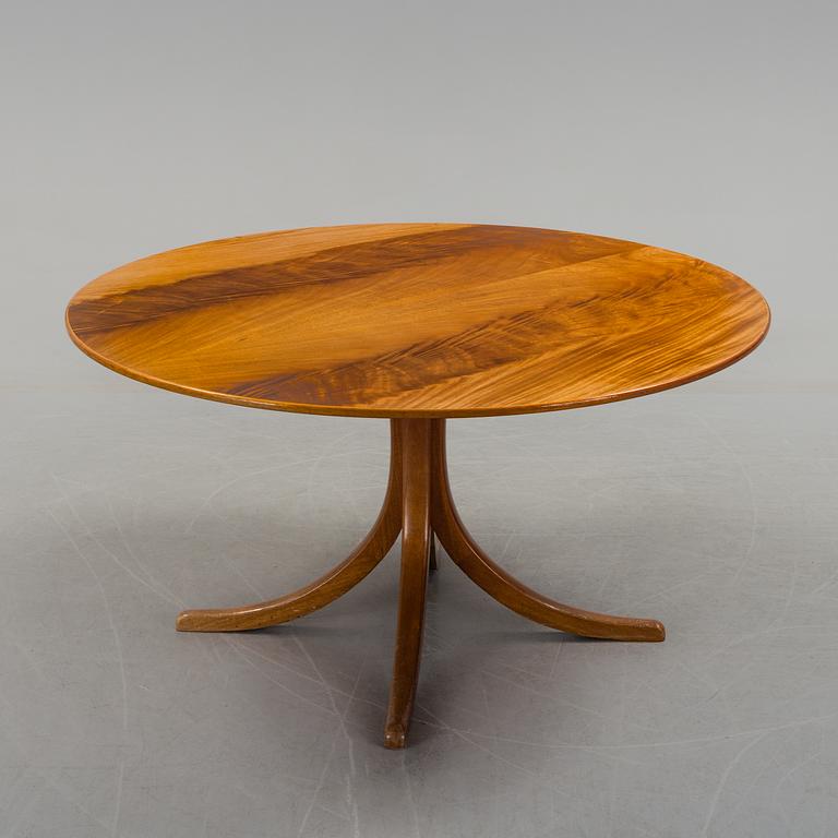 JOSEF FRANK, dining table, model 1020. Firma Svenskt Tenn. Second half of the 20th century.