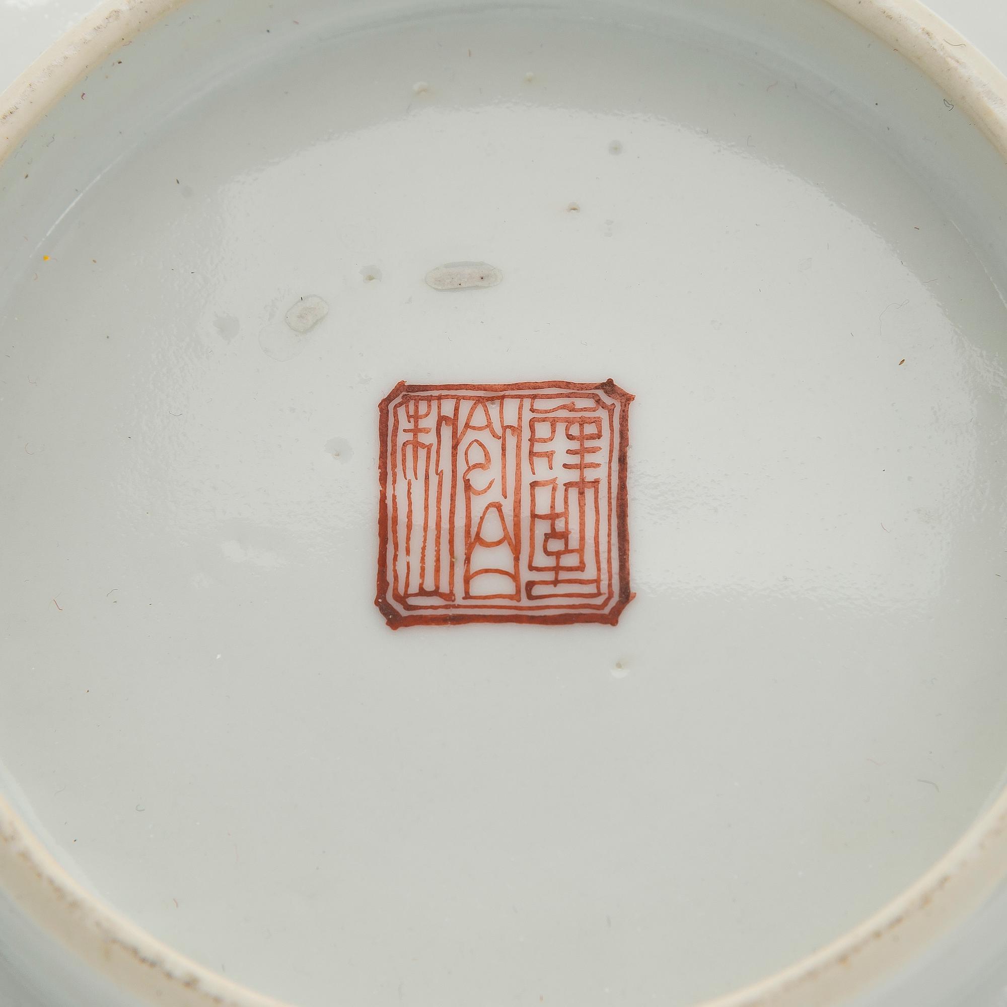 Skål, samt tallrikar, 9 st, porslin, Kina, Qingdynastin, 1900-tal.