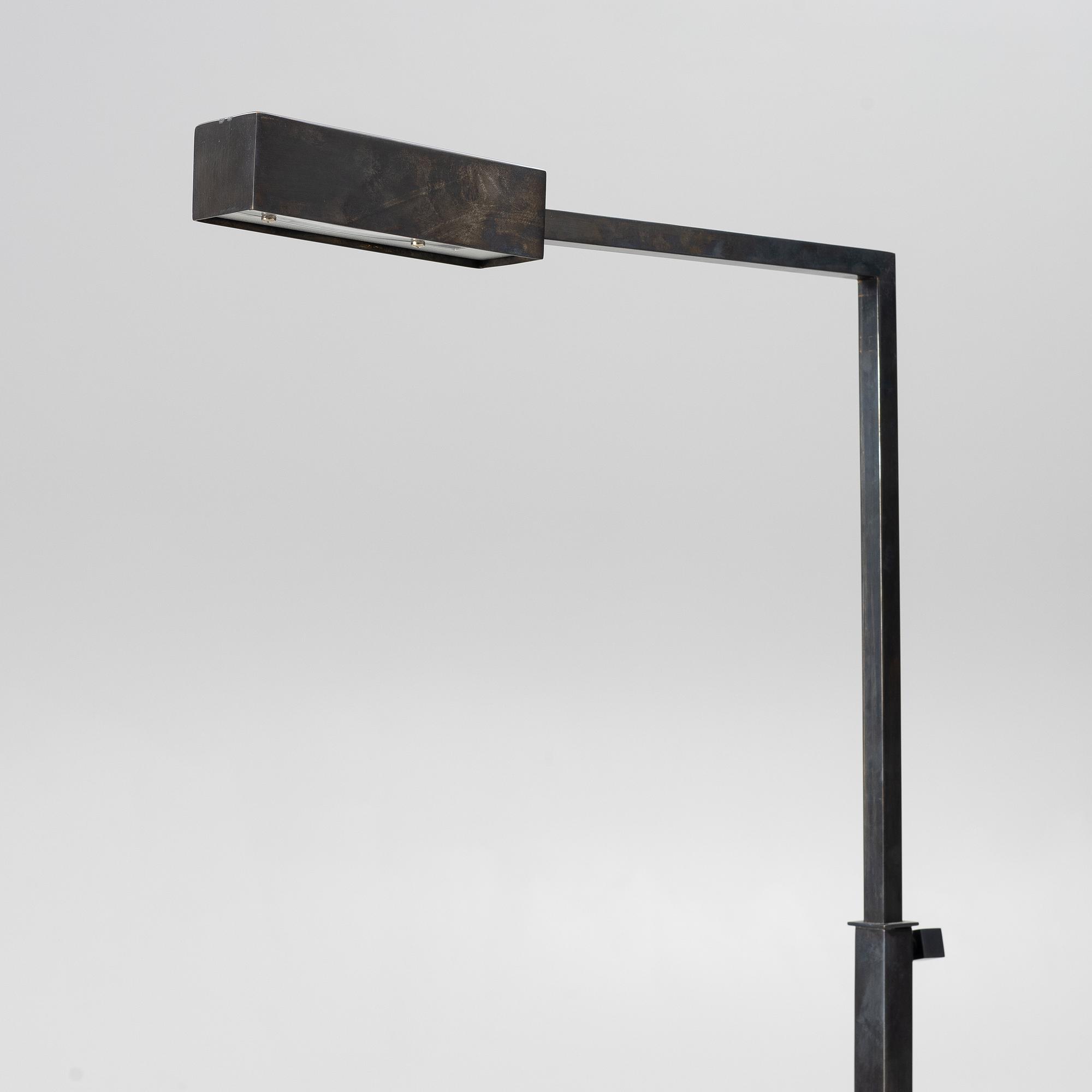 Golvlampa, "Atley", Vaughan Lightning, samtida.