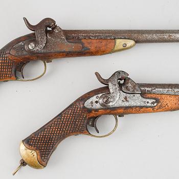 SLAGLÅSPISTOLER 2 st, m/1850, studsare och flankör.