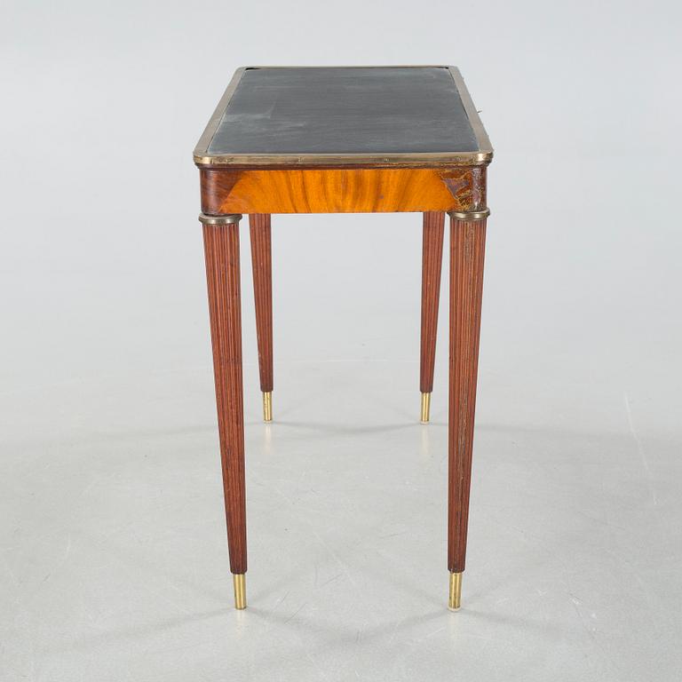 A side table, first half of the 20th century.