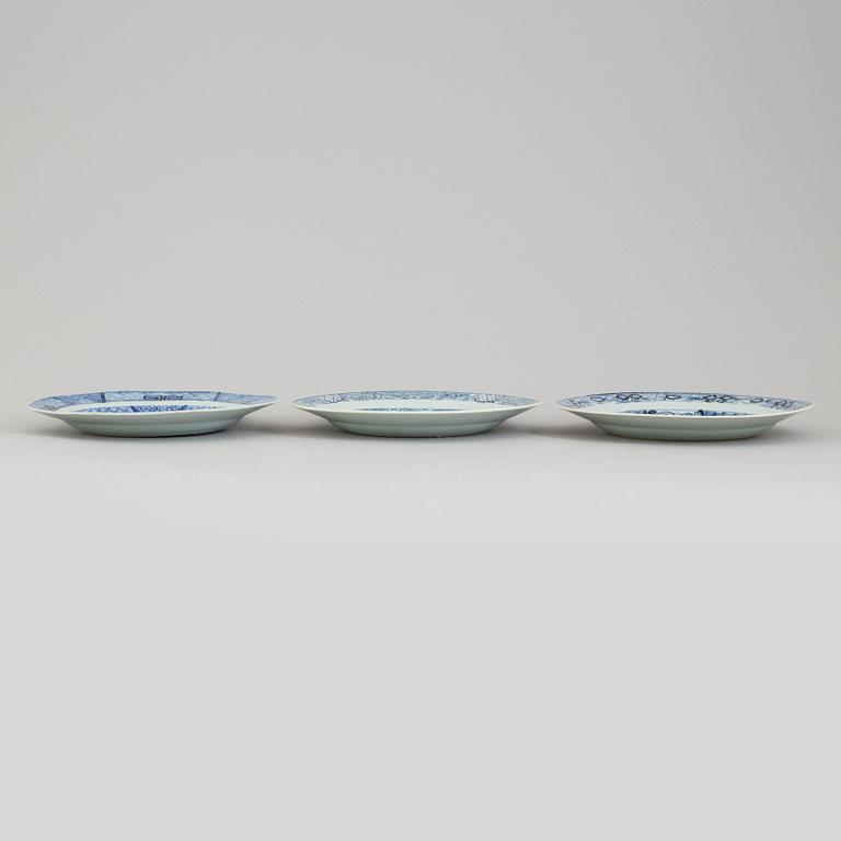 Three blue and white export porcelain plates and three deep plates, Qing dynasty, Qianlong (1736-985) and one 19th C.