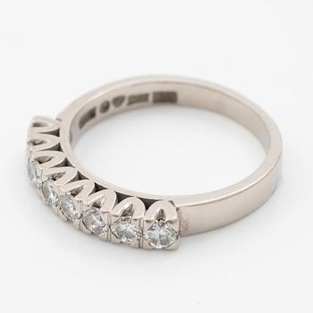 Ring in 18K white gold with brilliant-cut diamonds.