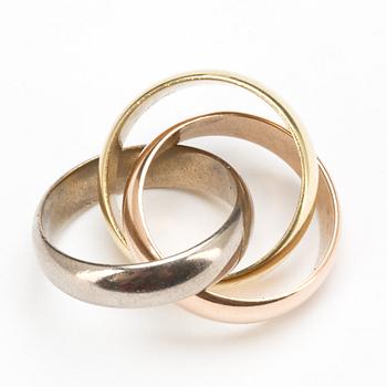 RING, 18 k trefärgat guld. Vikt ca 17 g.