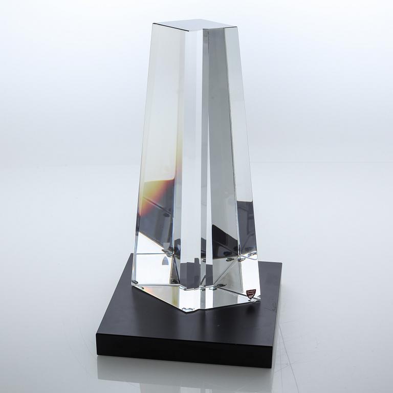 A signed glass sculpture bt Jan Johansson for Orrefors.