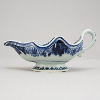 A blue and white sauce boat, Qing dynasty, Qianlong (1736-95).